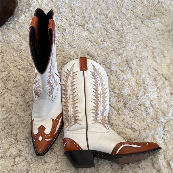 Tony Lama Shoes - Tony Lama white and brown cowboy boots two toned wing tip vintage collectors 8